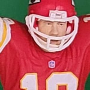 JM NFL Lg 5 red jersey Chiefs 1